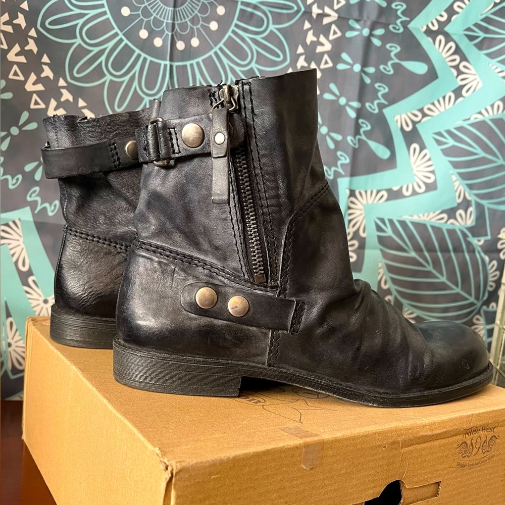 Nine West Size 8 Black Ankle Boot